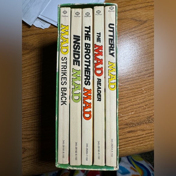 Classically MAD: Vintage 5 Paperback Box Set Books Gaines/Kurtzman 1978 - Picture 2 of 7